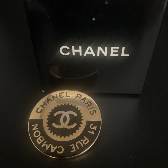 Vintage Chanel Brooch Rue Cambon 31 Series - Picture 5 of 5